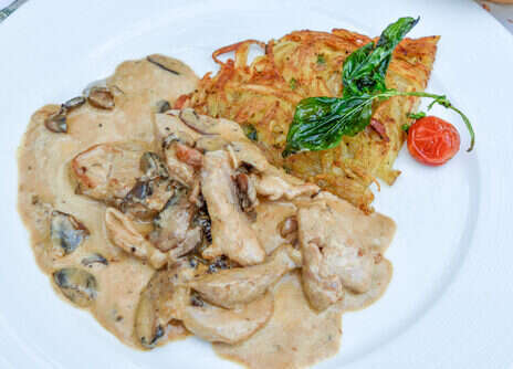 At the table: Ris de veau aux morilles