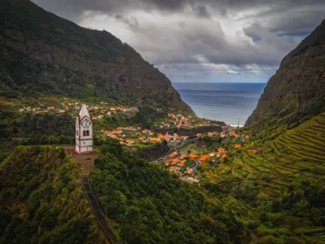 A perfect primer for Madeira: Compression without distortion and hidden gravitas